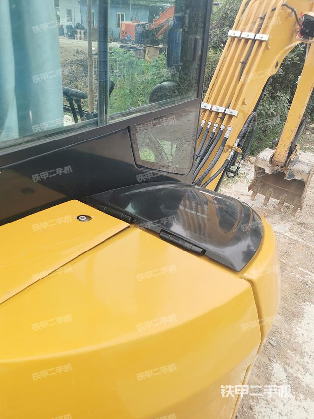 驾驶室顶部（整机外观）