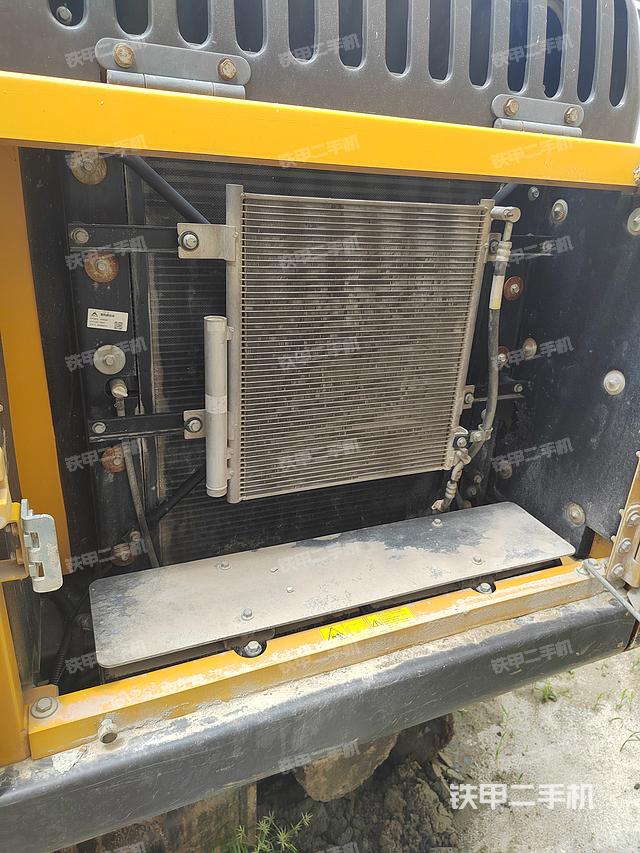 驾驶室顶部（整机外观）