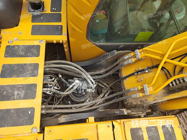 回转马达和主控阀（整机外观）