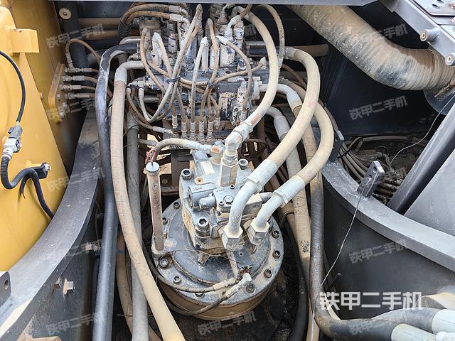 回转马达和主控阀（整机外观）