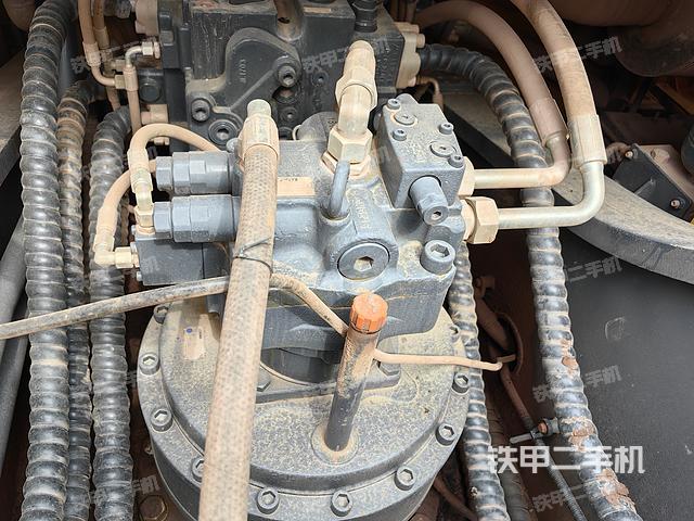 回转马达和主控阀（整机外观）