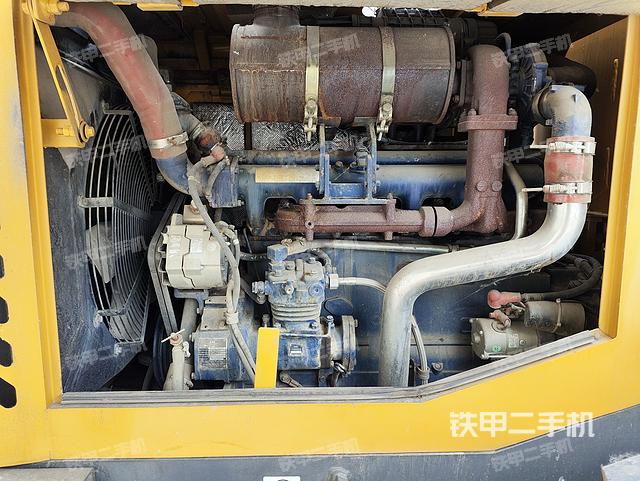 发动机右侧（整机外观及大件）