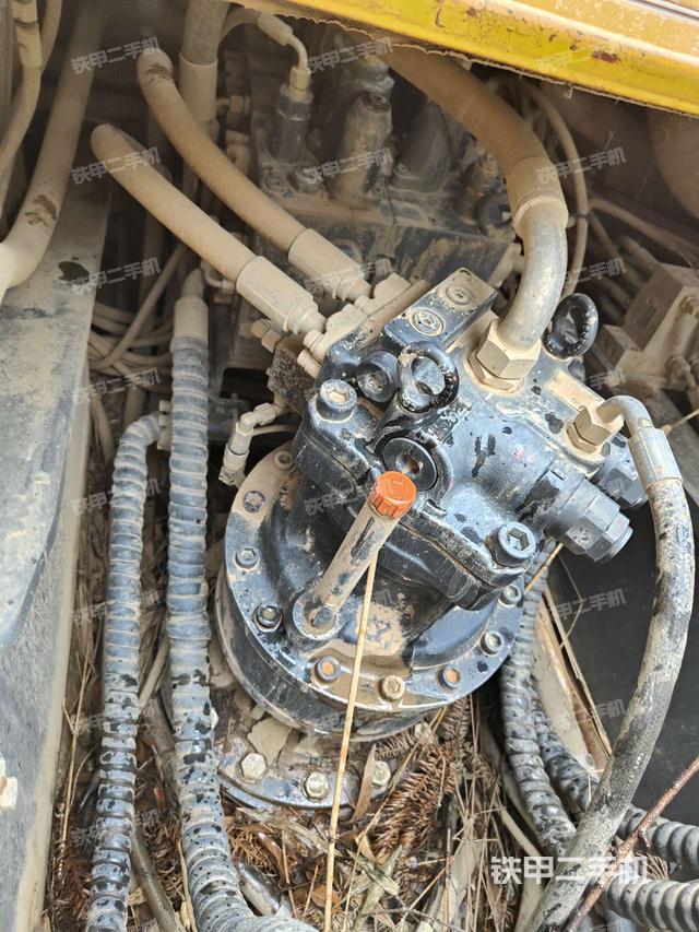 回转马达和主控阀（整机外观）