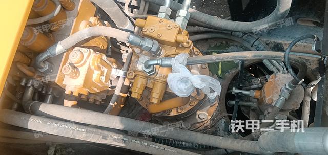 回转马达和主控阀（整机外观）