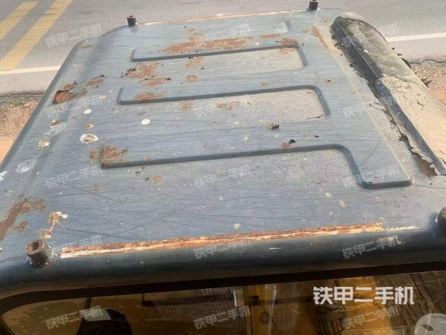 驾驶室顶部（整机外观）