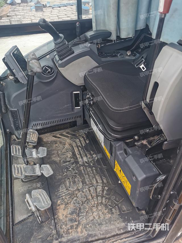 驾驶室整体（整机外观）