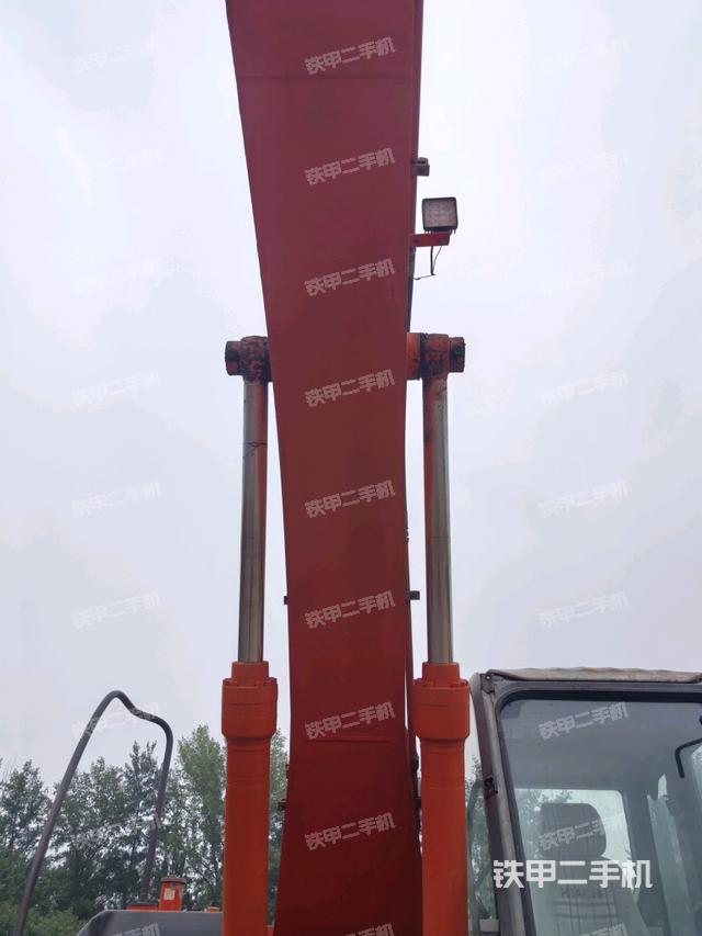 大臂油缸整體?豎拍(工作和回轉(zhuǎn)裝置) 大臂油缸整體?豎拍(工作和回轉(zhuǎn)裝置)