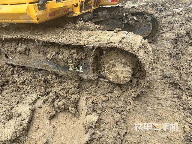 单侧履带整体(整机外观) 单侧履带整体(整机外观)