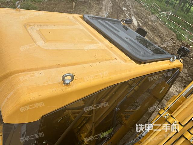 驾驶室顶部(整机外观) 驾驶室顶部(整机外观)