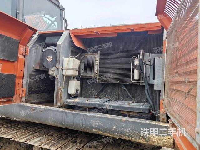 散熱器正面(大件艙室) 散熱器正面(大件艙室)
