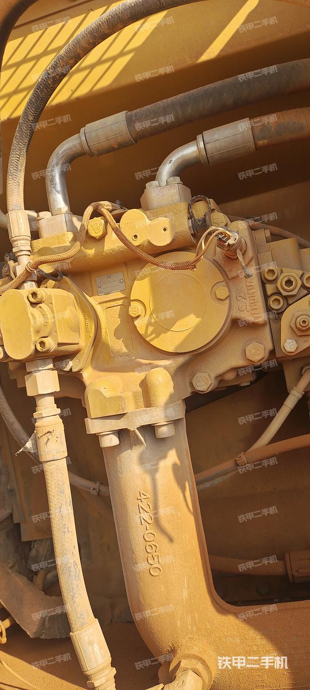 液压泵舱室正面整体（整机外观）