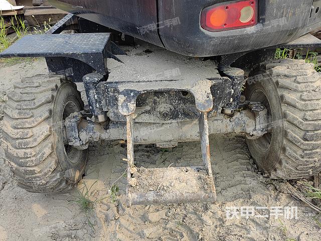 回转马达和主控阀（整机外观）