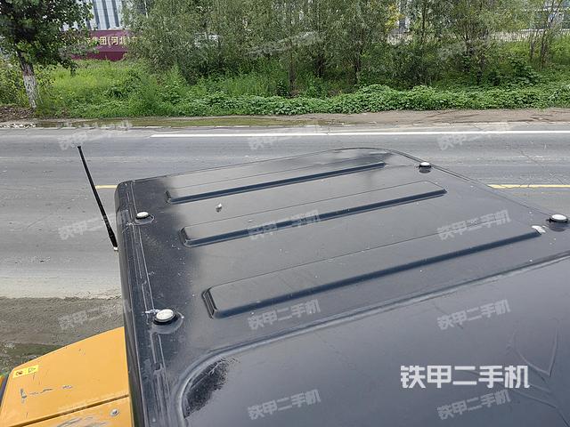 驾驶室顶部（整机外观）