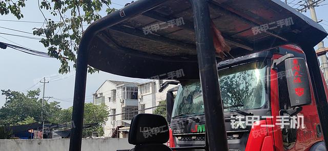 驾驶室顶部（整机外观）