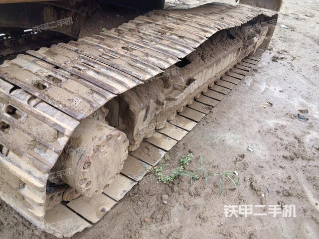 右側(cè)履帶整體(行走機構(gòu)) 右側(cè)履帶整體(行走機構(gòu))