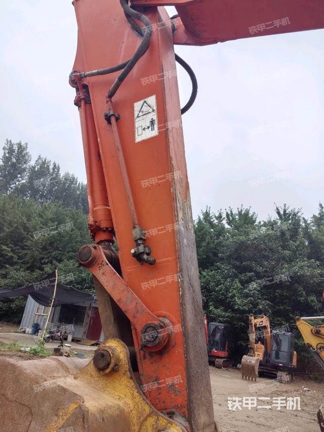 小臂整體左后(工作和回轉(zhuǎn)裝置) 小臂整體左后(工作和回轉(zhuǎn)裝置)