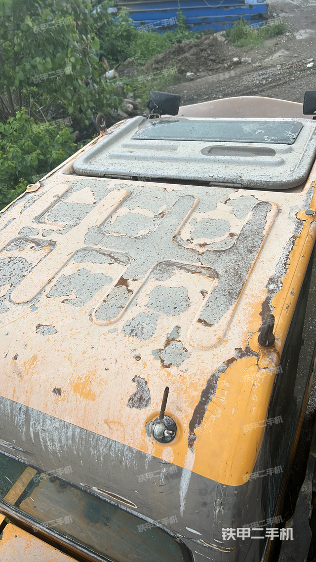 驾驶室顶部（整机外观）