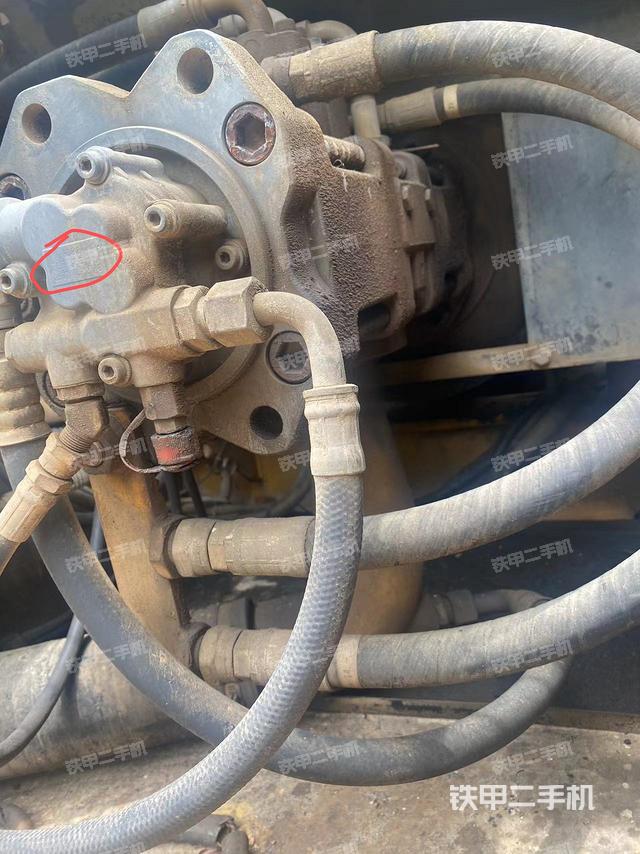 液压泵舱室正面整体（整机外观）