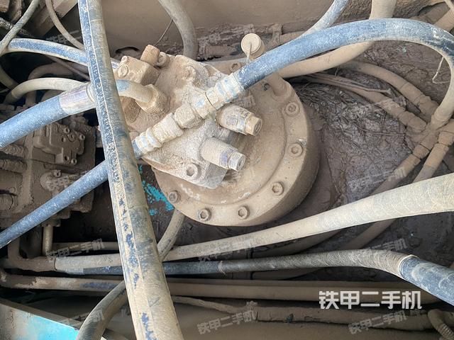 回转马达和主控阀（整机外观）