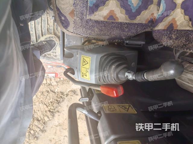 座椅左側(cè)控制臺/音響/含左手柄(駕駛室部分) 座椅左側(cè)控制臺/音響/含左手柄(駕駛室部分)