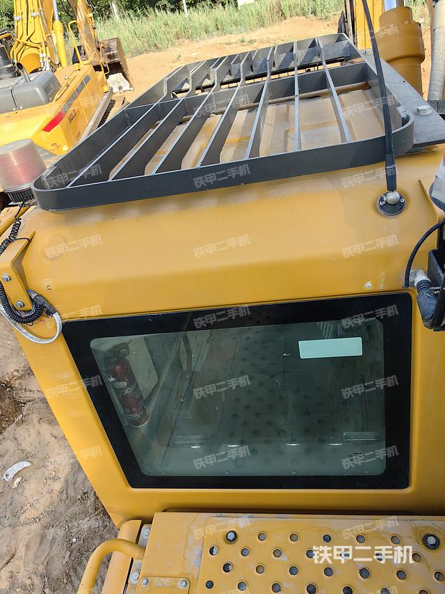 驾驶室顶部（整机外观）