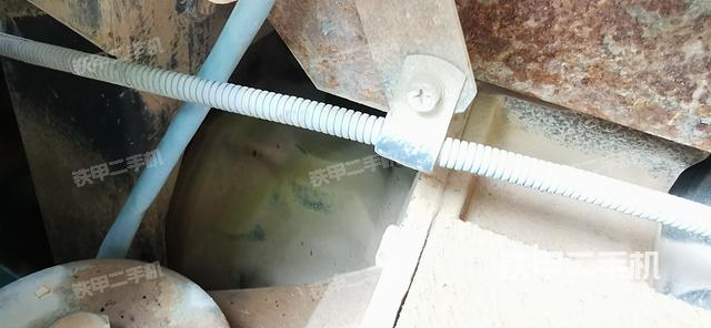 液压泵舱室正面整体（整机外观）