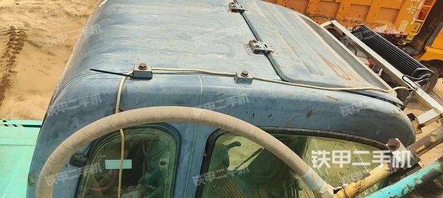 驾驶室顶部（整机外观）