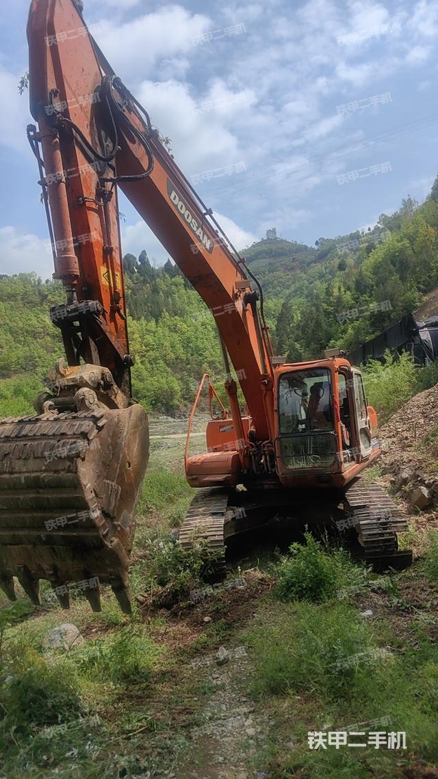 斗山DH225LC-7挖掘机