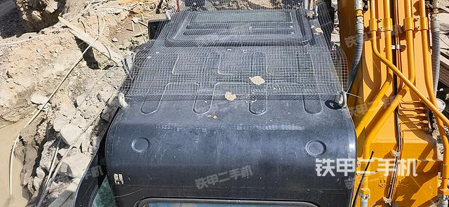 驾驶室顶部（整机外观）