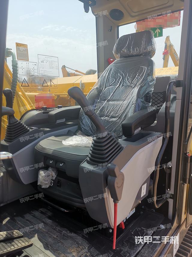 驾驶室顶部（整机外观）