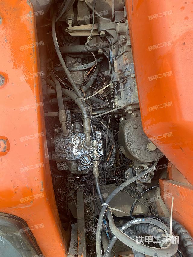 回转马达和主控阀（整机外观）