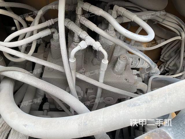 回转马达和主控阀（整机外观）