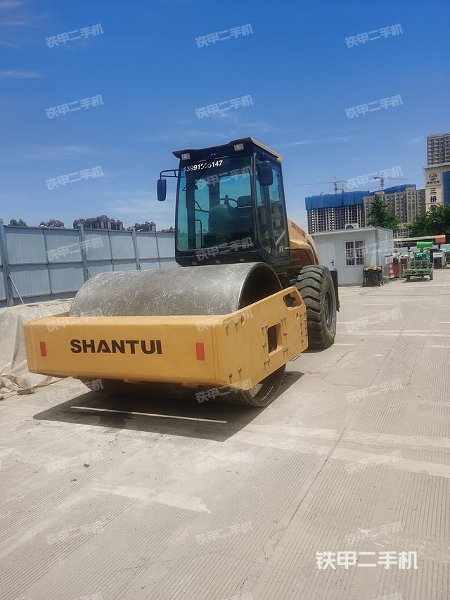 整机右侧（设备外观及核心部件）