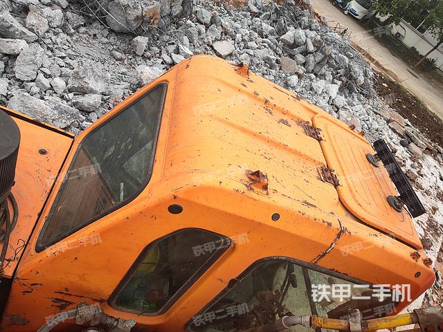 驾驶室顶部（整机外观）