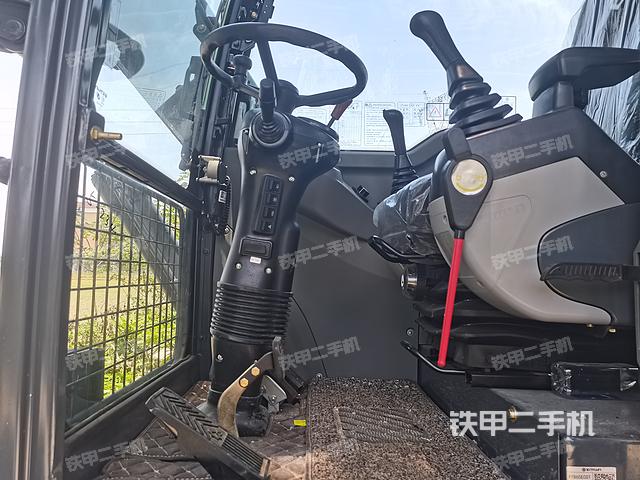 驾驶室整体（整机外观）