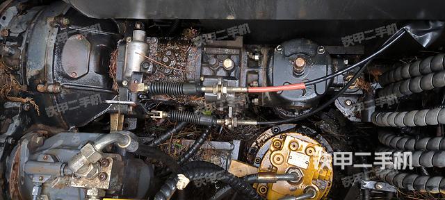 回转马达和主控阀（整机外观）