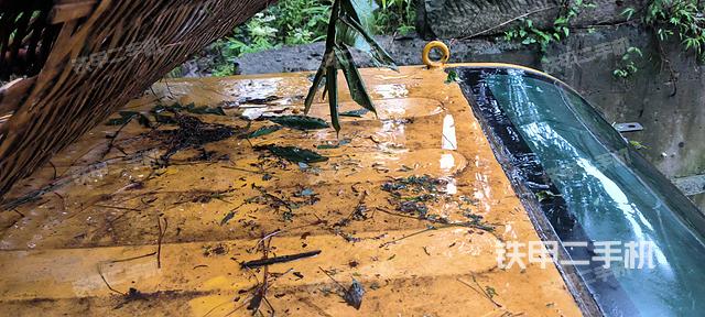 驾驶室顶部（整机外观）