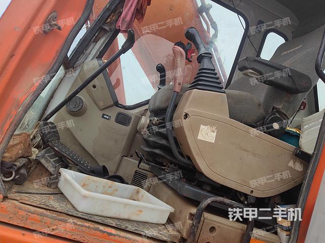 驾驶室整体（整机外观）