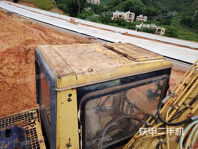 驾驶室顶部（整机外观）