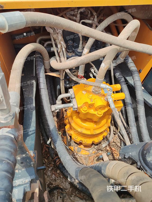 回转马达和主控阀（整机外观）