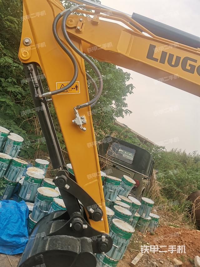 整机左侧（设备外观及核心部件）