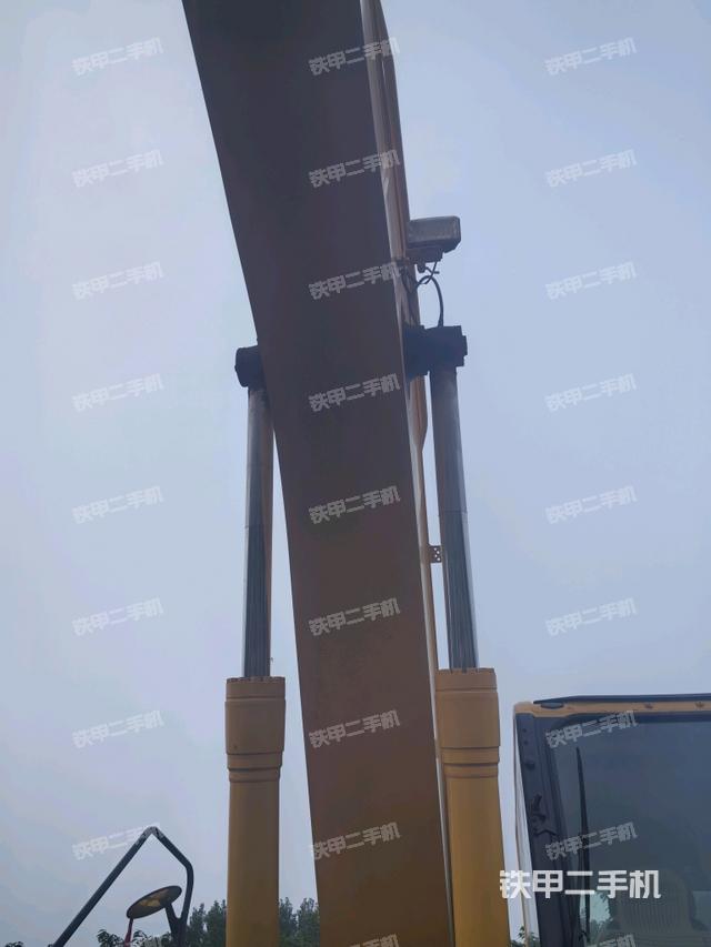 大臂油缸整體?豎拍（工作和回轉(zhuǎn)裝置）