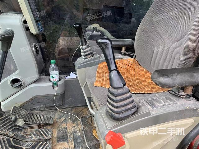 驾驶室整体（整机外观）