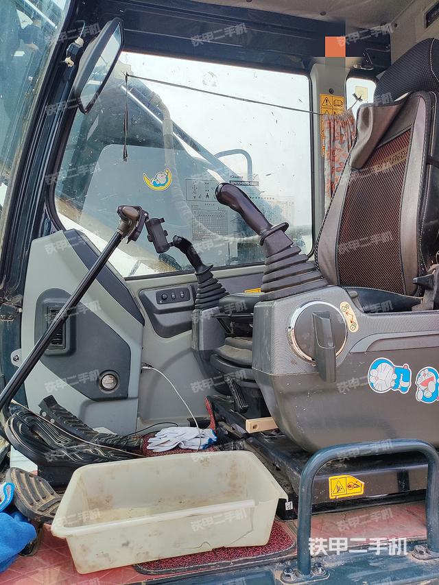 驾驶室整体（整机外观）