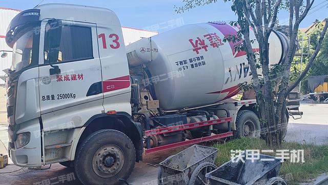三一重工SY415C-8W搅拌运输车