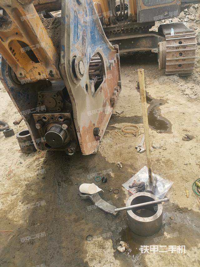 整机右侧（设备外观及核心部件）