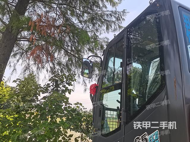 驾驶室顶部（整机外观）