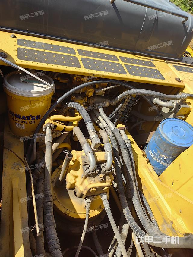 回转马达和主控阀（整机外观）