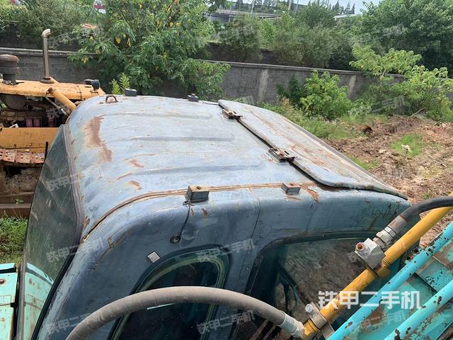 驾驶室顶部（整机外观）