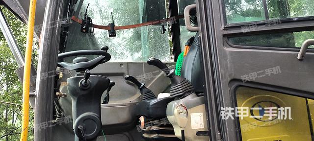 驾驶室整体（整机外观）